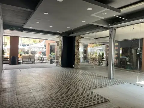 Excelente local en venta en PB en Las Piedras, Pilar