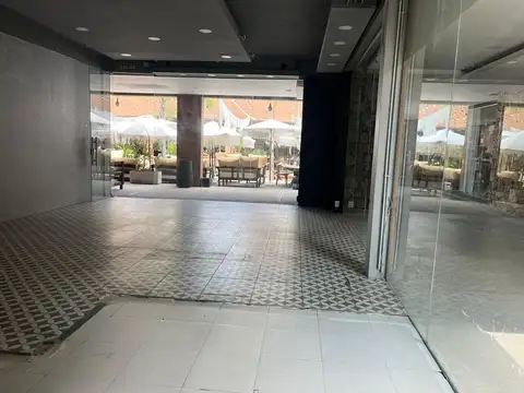 Excelente local en venta en PB en Las Piedras, Pilar