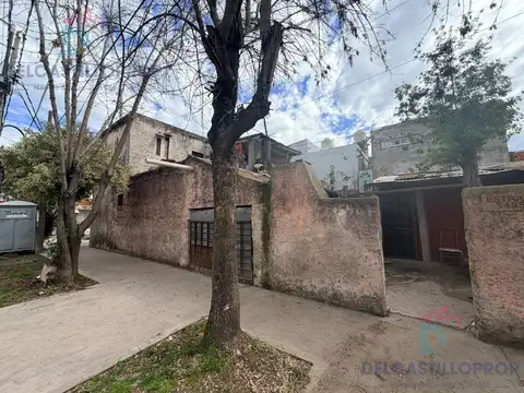 Casa 9 ambientes con 3 baños
