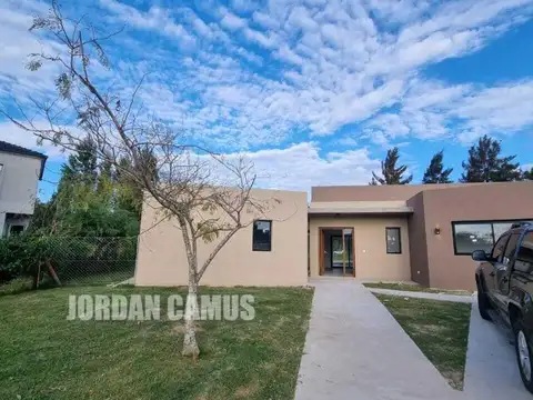 Casa en Venta con 4 cocheras