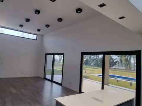 Casa 4 ambientes con 4 baños