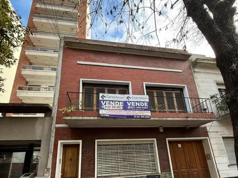 Casa en Planta alta , en PH, con espacio verde 7.50x12,