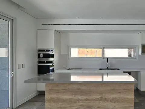 Casa en Alquiler de 5 dormitorios