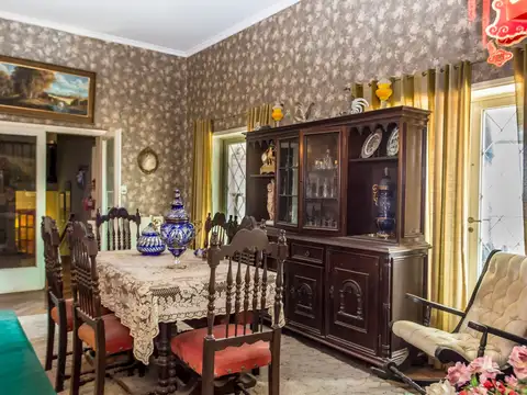 Casa 8 ambientes con 3 baños