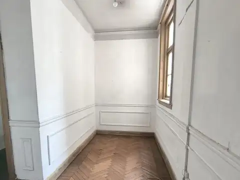 Venta, depto de dos ambientes y medio, a reciclar