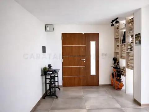 Casa en Alquiler en Funes, USD 1.800