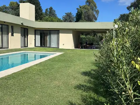 Casa en Alquiler Amoblada Funes