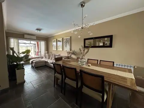 Casa 5 ambientes con 3 baños