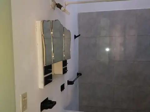 Casa 2 ambientes con 1 baño