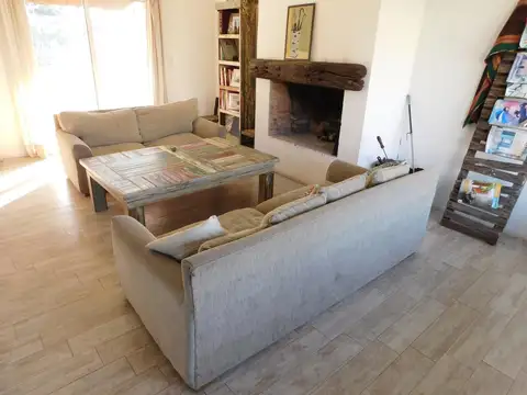 Casa en Alquiler con 2 cocheras