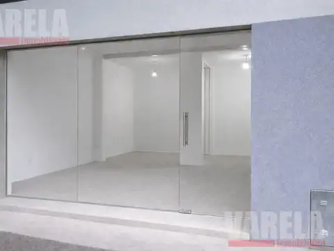 CUENCA  al 2500 Local 85 mts con 2 baños. Apto Gastronomia