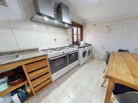 Casa 9 ambientes con 4 baños