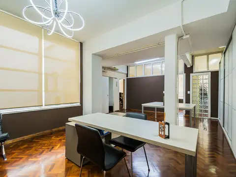 VENTA OFICINA REFACCIONADA DE 82 METROS -MONSERRAT- a 100 metros del CUCICBA