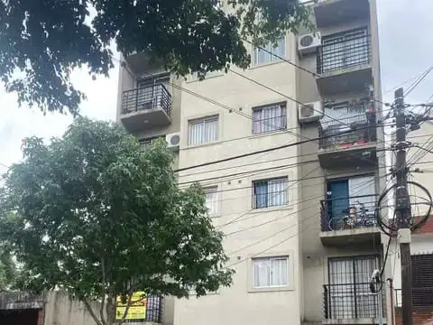 ALQUILO DEPARTAMENTO EN MORON DE 1 AMBIENTE EN 2DO PISO