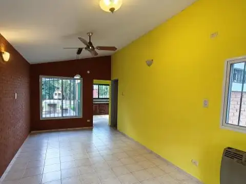 Casa 4 ambientes con 1 baño
