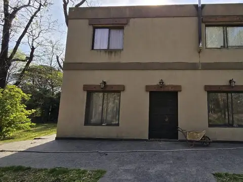 VENTA CASA 4 AMB. EN ITUZAINGÓ PILETA, PARRILLA