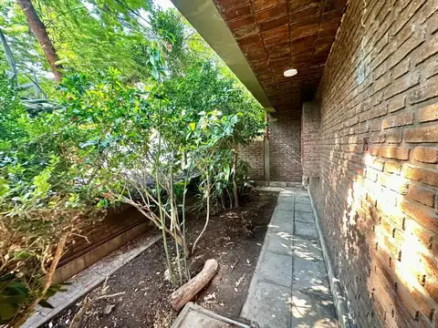 Casa 5 ambientes con 1 baño