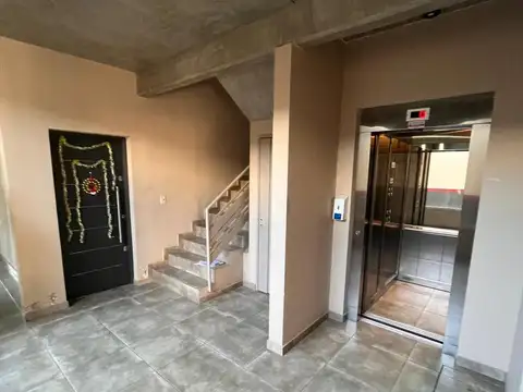 Monoambiente c/balcon y terraza compartida