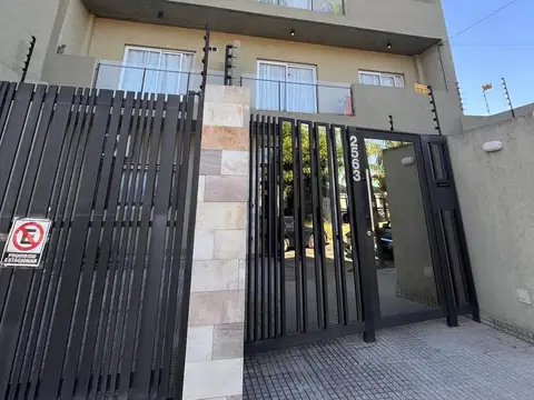 Monoambiente c/balcon y terraza compartida