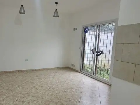 Depto Tipo Casa 6 ambientes con 2 baños