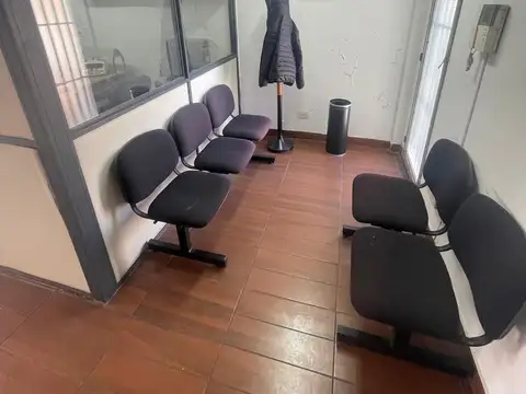 Oficina 4 ambientes con 1 baño