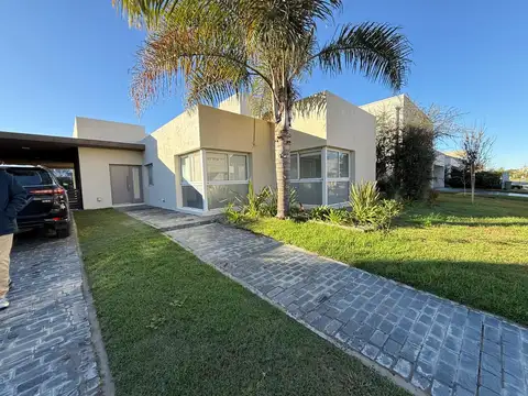 Casa en barrio privado de Funes 3 dormitorios y pileta