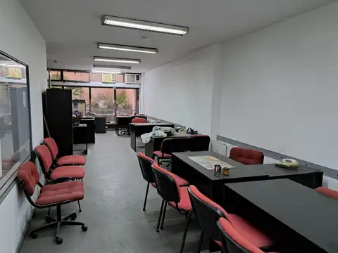 Oficina 4 ambientes con 2 baños