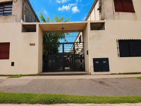 PH 3 AMB. VENTA EN LA PLATA CON PATIO Y PARRILLA