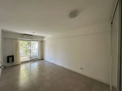 Monoambiente con cochera de poca antigüedad