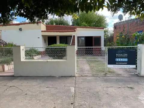 Casa 2 dormitorios - patio y cochera