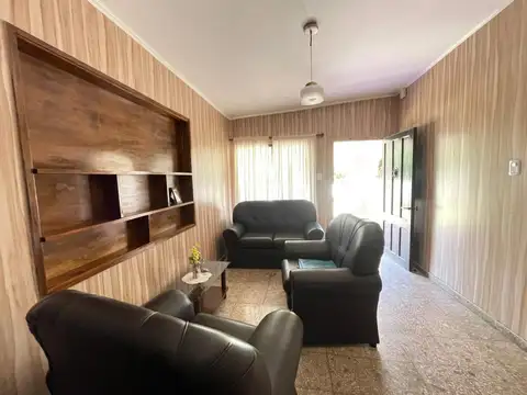 Casa 5 ambientes con 1 baño