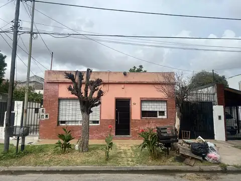 CASA CON AMBIENTES AMPLIOS