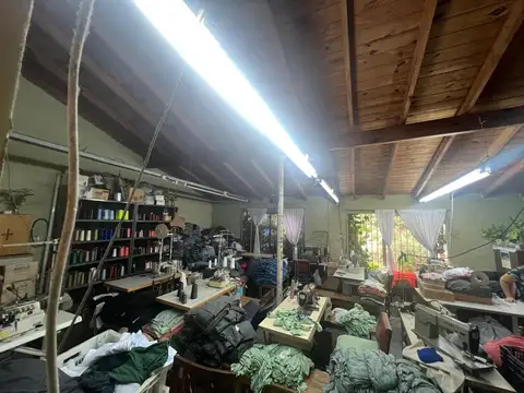 CASA CON AMBIENTES AMPLIOS