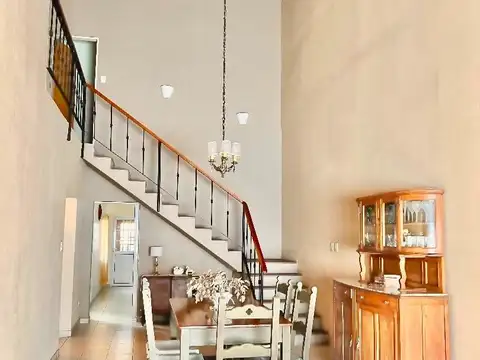 Casa en Venta con 2 cocheras