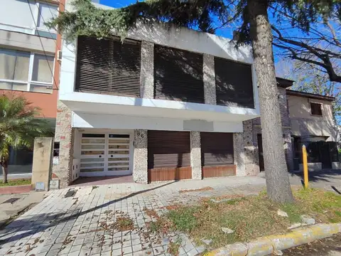 CASA 4 AMB -VENTA -BANFIELD-APTA CREDITO!