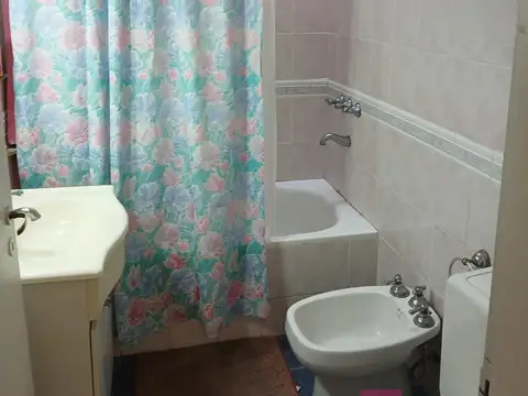 Depto Tipo Casa en Venta en Bernal Oeste, USD 60.000