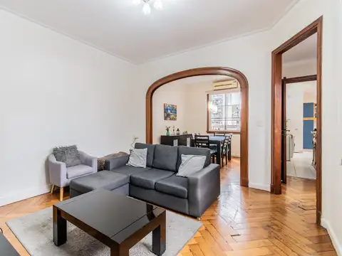 Departamento 4 ambientes c/balcón, piso completo y palier privado, en Monserrat en Venta