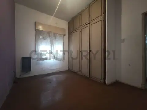 venta casa 3 ambiente a reformar Castelar sur 2 dormitorios excelente zona cochera 2 autos
