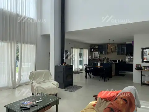 Casa en Alquiler Temporal con 2 cocheras