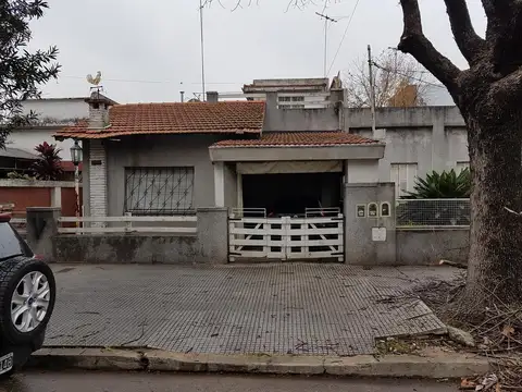 Casa 6 ambientes con 2 baños