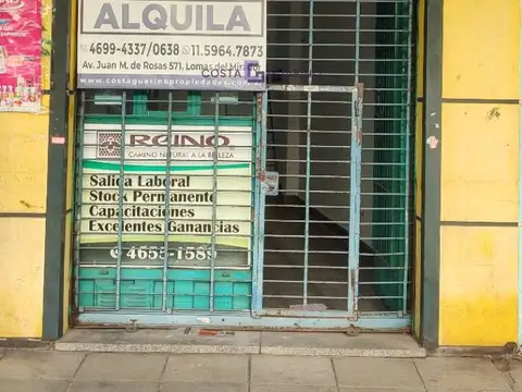 Local de 20 m² ubicado anteesquina Avenida Crovara y Gorriti