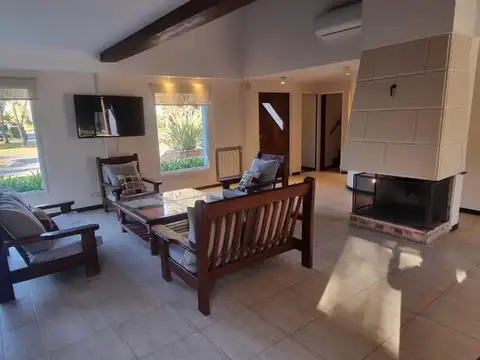 Casa en Alquiler de 3 dormitorios