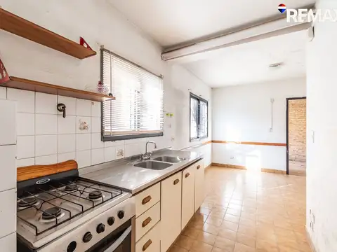 Casa 8 ambientes con 3 baños