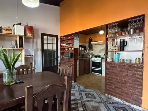 Casa de 3 Dormitorios con Cochera en Venta en los Hornos