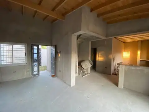 Casa 5 ambientes con 2 baños