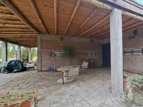 CASA, PISCINA Y QUINCHO EN TERRENO DE 2 HECTAREAS