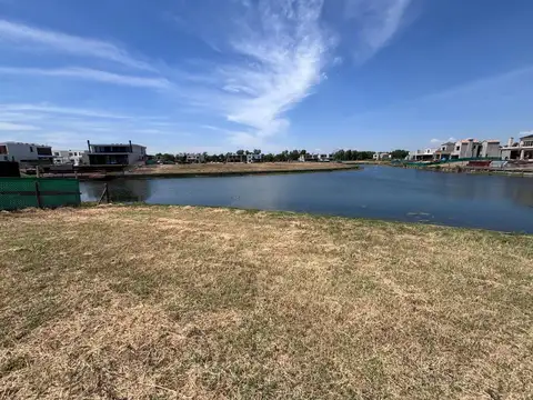 Terreno a la venta en San Fermín con vista a la laguna