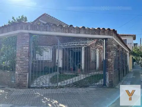 Casa en venta - 2 Dormitorios 3 Baños - Cochera - 200Mts2 - Berazategui