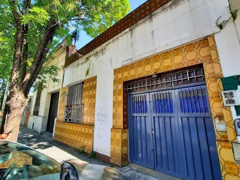 Lote con demolición-Zonificación USAA-Ideal edificio 7 pisos