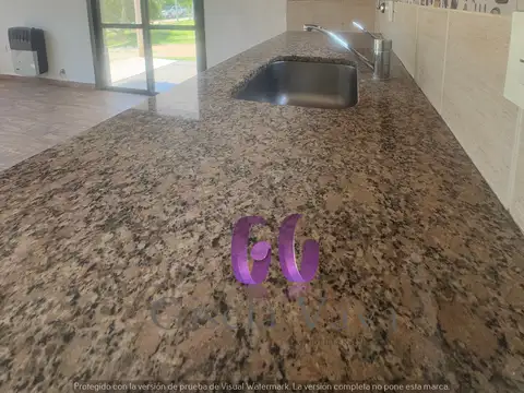 Casa 2 ambientes con 1 baño